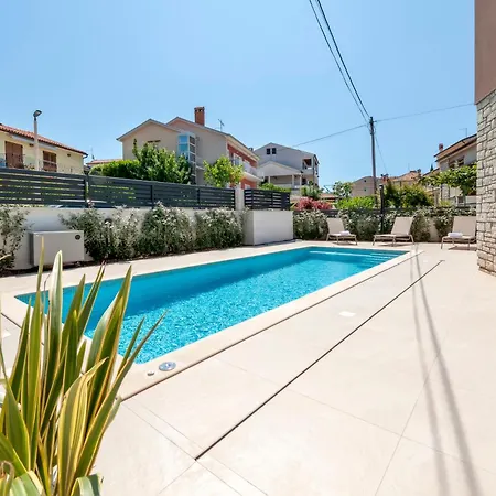 Pomigranai With Swimming Pool Willa