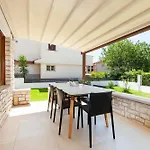 Villa Pomigranai With Swimming Pool