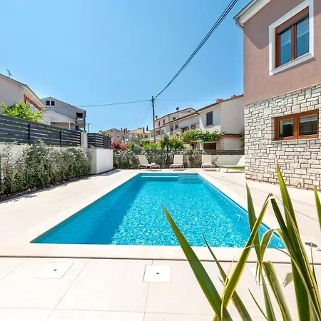 Pomigranai With Swimming Pool