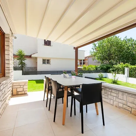Villa Pomigranai With Swimming Pool