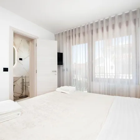 Pomigranai With Swimming Pool * Rovinj