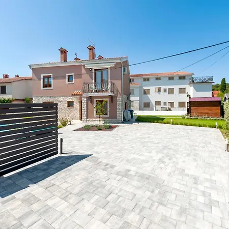 Pomigranai With Swimming Pool Villa Rovigno