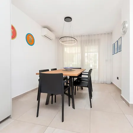 Pomigranai With Swimming Pool Villa
