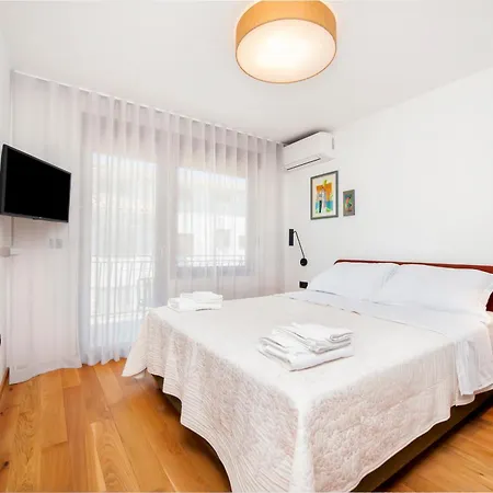 Villa Pomigranai With Swimming Pool