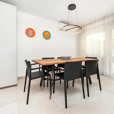 Pomigranai With Swimming Pool Villa