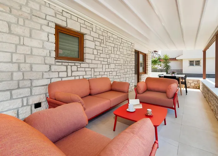 Pomigranai With Swimming Pool Villa