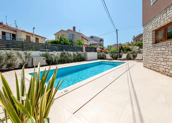 Pomigranai With Swimming Pool Villa